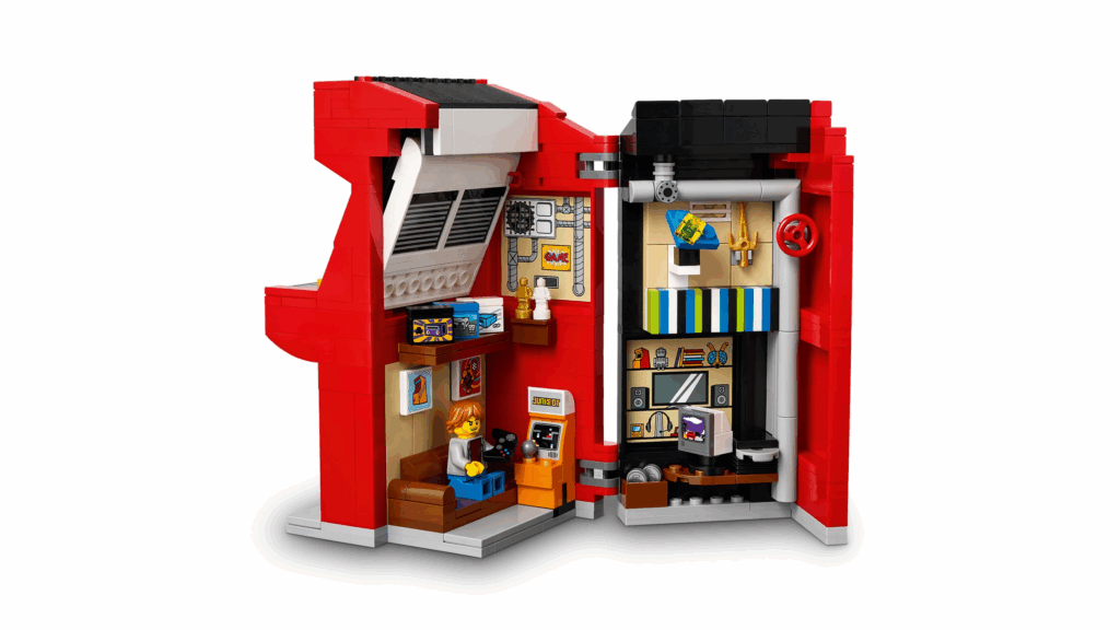 O Lego Arcade miniatura se abre para revelar uma sala de jogos com fliperama, sofá, videogame e muito mais.